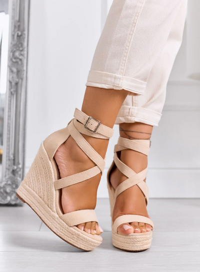 KLASSISH™ | Sandalen met hoge sleehak en gekruiste bandjes