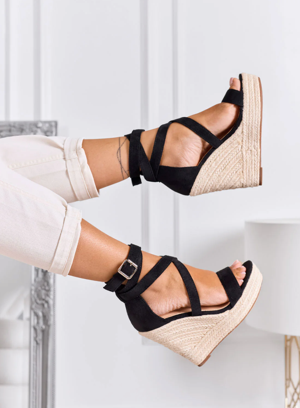 KLASSISH™ | Sandalen met hoge sleehak en gekruiste bandjes